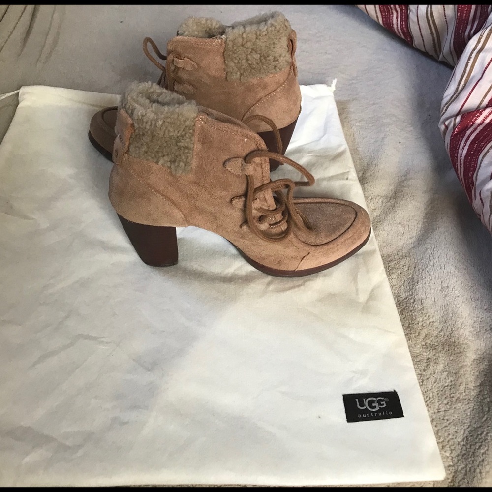 Ugg woman’s fashion boot shoe
